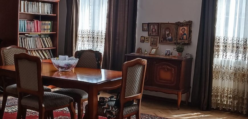 იყიდება საკუთარი სახლი ვერხვების დასახლებაში