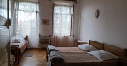 იყიდება 2 სართულიანი სახლი ქ. გორის ცენტრში