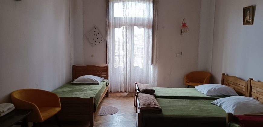 იყიდება 2 სართულიანი სახლი ქ. გორის ცენტრში