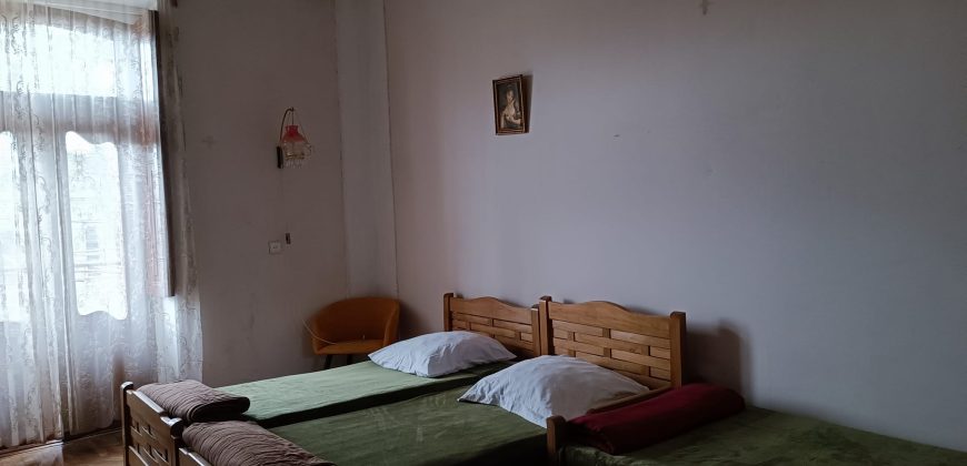 იყიდება 2 სართულიანი სახლი ქ. გორის ცენტრში