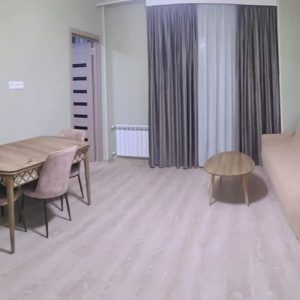 ქირავდება 2 ოთახიანი ბინა გორში, ცენტრში