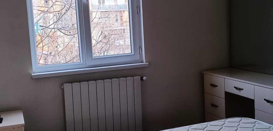 ქირავდება 3 ოთახიანი ბინა გორში, ქალაქის ცენტრში