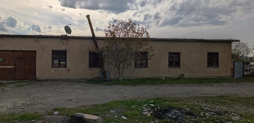 იყიდება კომერციული შენობა გორში, წმინდაწყლის დასახლებაში