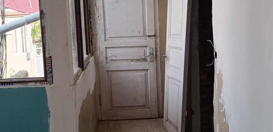 იყიდება სახლი ქ. გორის ცენტრში