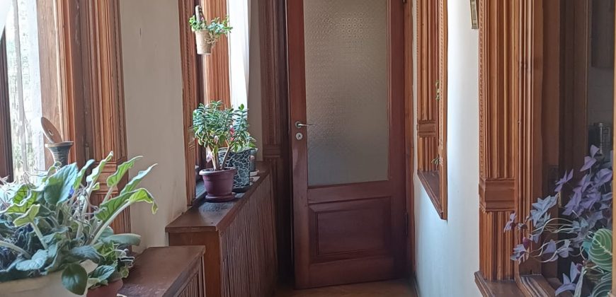 იყიდება 2 სართულიანი სახლი გორში