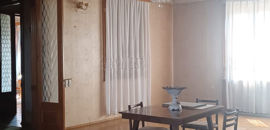 იყიდება 2 სართულიანი სახლი გორში