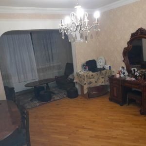 იყიდებ 2 ოთახნახევანი ბინა გორში, ვერხვების დასახლებაში