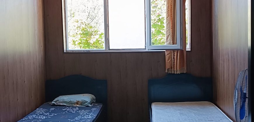 იყიდება მიწის ნაკვეთი, სახლით და საკალმახით გორში, ვოლოგდის დასახლებაში