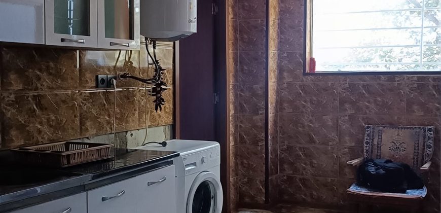 იყიდება მიწის ნაკვეთი, სახლით და საკალმახით გორში, ვოლოგდის დასახლებაში