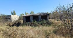 იყიდება მიწის ნაკვეთი, სახლით და საკალმახით გორში, ვოლოგდის დასახლებაში