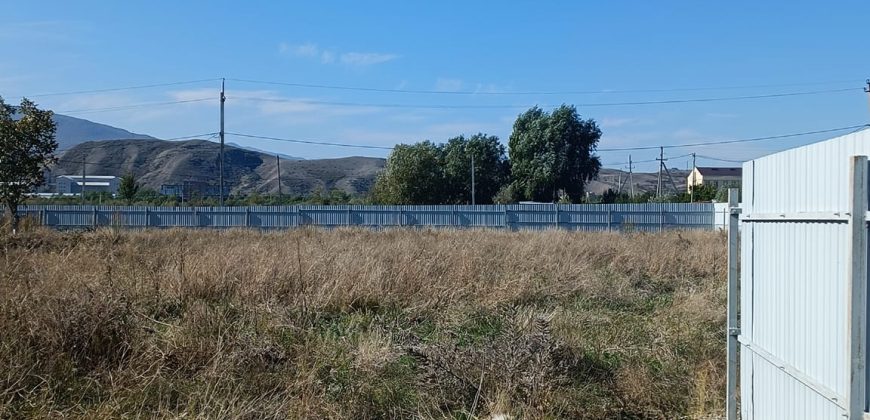 იყიდება მიწის ნაკვეთი, სახლით და საკალმახით გორში, ვოლოგდის დასახლებაში