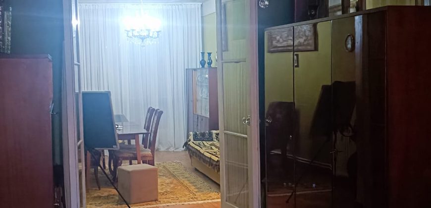 იყიდება 2 ოთახიანი ბინა ქ. გორის ცენტრში