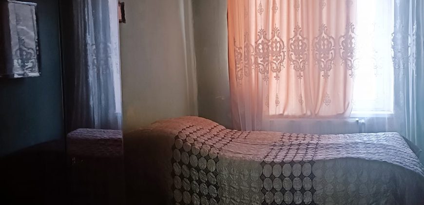 იყიდება 2 ოთახიანი ბინა ქ. გორის ცენტრში