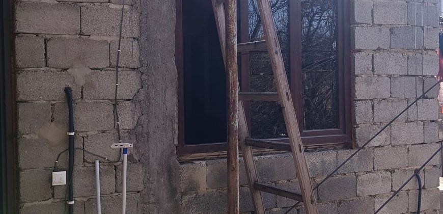 იყიდება 2 სართულიანი სახლი გორში, წმინდა წყლის დასახლებაში