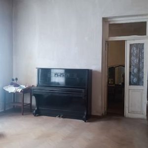 იყიდება ბინა ქ. გორის ცენტრში