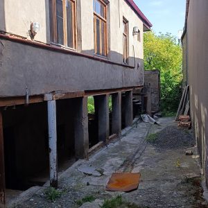 იყიდება სახლი ქ. გორის ცენტრში