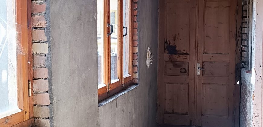 იყიდება სახლი ქ. გორის ცენტრში