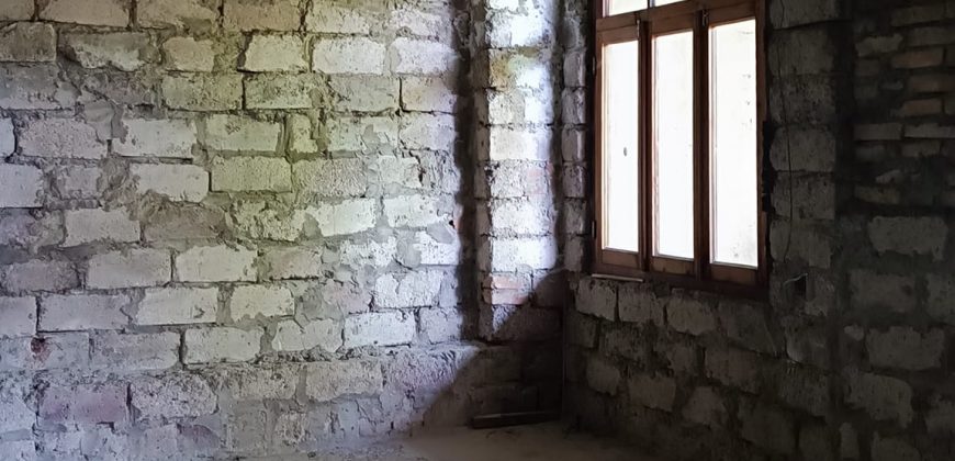 იყიდება სახლი ქ. გორის ცენტრში