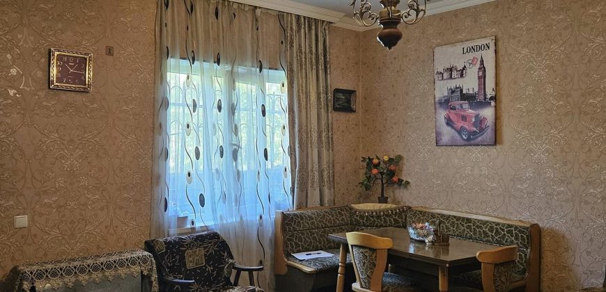 იყიდება 2 სართულიანი სახლი ქ. გორის ცენტრში