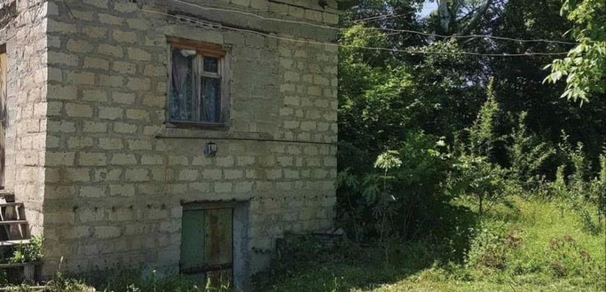 იყიდება ქათმის ფერმა პატარა საცხოვრებელი სახლით გორის რაიონ, სოფ. შინდისში