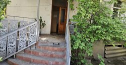 იყიდება მიწის ნაკვეთი ძველი სახლით ქ. გორის ცენტრში