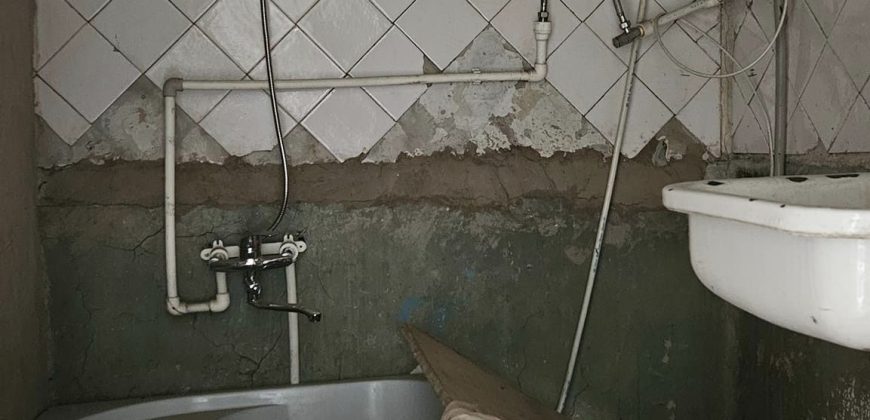 იყიდება 2 ოთახიანი ბინა ქ. გორის, ცენტრში