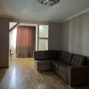 იყიდება 2 ოთახიანი ბინა გორში, სტალინის გამზირზე