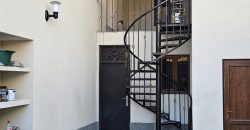 იყიდება 2 სართულიანი სახლი კომერციული ფართით ქ. გორის ცენტრში