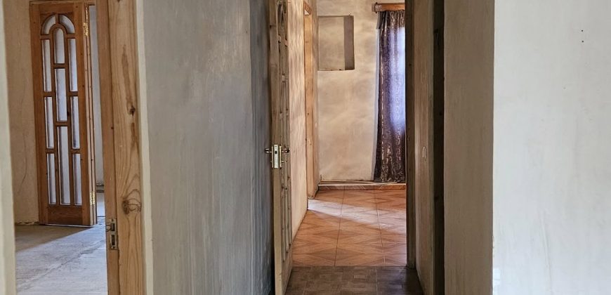 იყიდება 4 ოთახნახევრიანი ბინა გორში, ჭალის დასახლებაში
