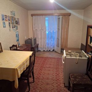 იყიდება 2 ოთახიანი ბინა გორში, კომბინატის დასახლებაში