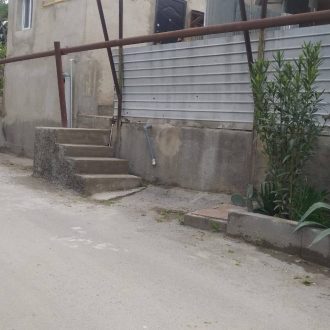 იყიდება 2 სახლი თბილისში, ქვემო მელითონეთა დასახლებაში