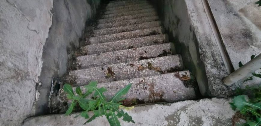იყიდება 2 სართულიანი სახლი ქ. გორის ცენტრში