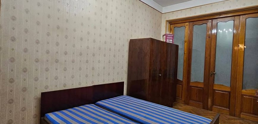 იყიდება 2 სართულიანი სახლი ქ. გორის ცენტრში