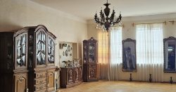 იყიდება სახლი ქ. გორის ცენტრში