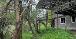 იყიდება მიწის ნაკვეთი სახლით გორის რაიონ, სოფ. ორმოცში