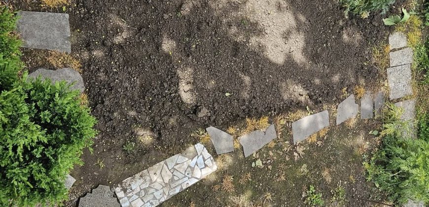 იყიდება სახლი ქ. გორის ცენტრში