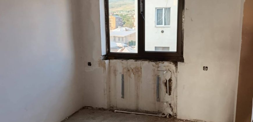 იყიდება 3 ოთახიანი ბინა გორში, ვერხვების დასახლებაში