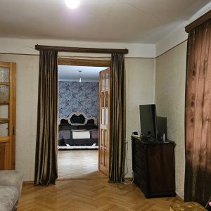 იყიდება 3 ოთახიანი ბინა გორში, კომბინატის დასახლებაში