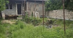 იყიდება კომერციული მიწის ნაკვეთი სახლით გორში, შინდისის გზატკეცილის მე-2 კილომეტრზე