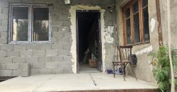 იყიდება კომერციული მიწის ნაკვეთი სახლით გორში, შინდისის გზატკეცილის მე-2 კილომეტრზე