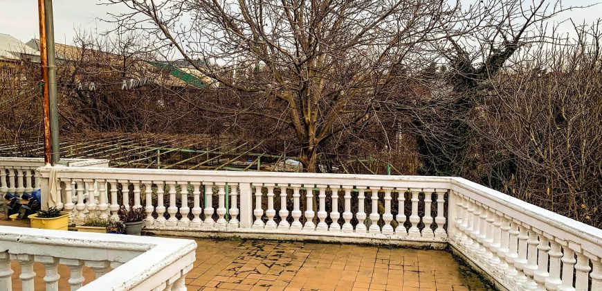 იყიდება 2 სართულიანი სახლი გორში, ჰოსპიტლის მიმდებარედ