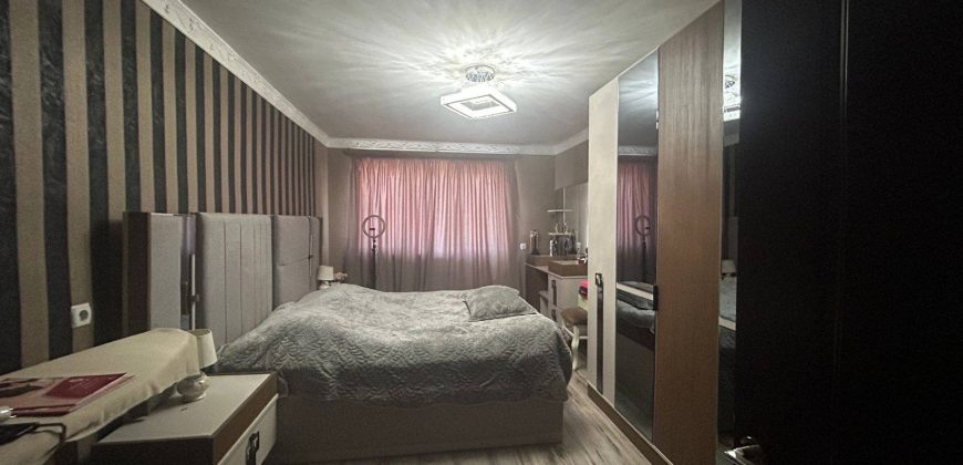 იყიდება 3 ოთახნახევრიანი ბინა გორში, კომბინატის დასახლებაში