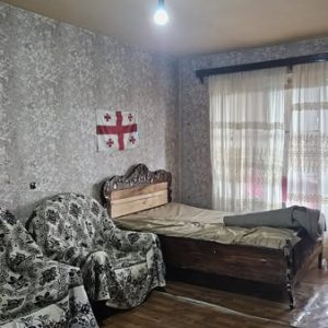 იყიდება 2 ოთახიანი ბინა გორში, კომბინატის დასახლებაში