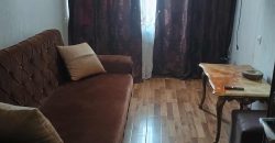 იყიდება 2 ოთახიანი ბინა ქ. გორის ცენტრში