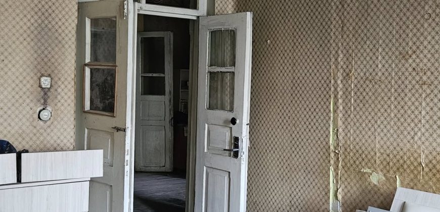 იყიდება 2 სართულიანი სახლი ქ. გორის ცენტრში