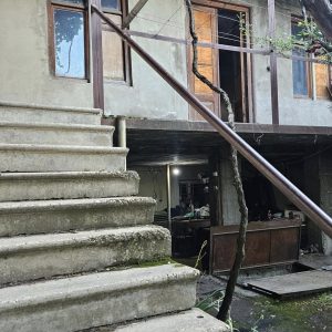 იყიდება 2 სართულიანი სახლი ქ. გორის ცენტრში