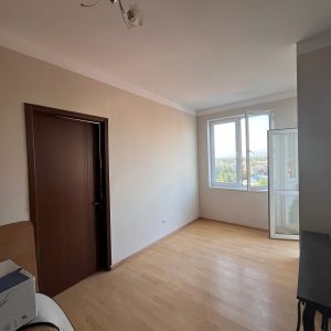 იყიდება 2 ოთახიანი ბინა გორში, კომბინატის დასახლებაში