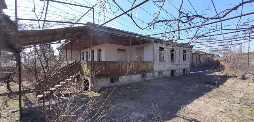 იყიდება სახლი გორის რაიონ, სოფ. ფლავში