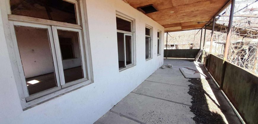 იყიდება სახლი გორის რაიონ, სოფ. ფლავში