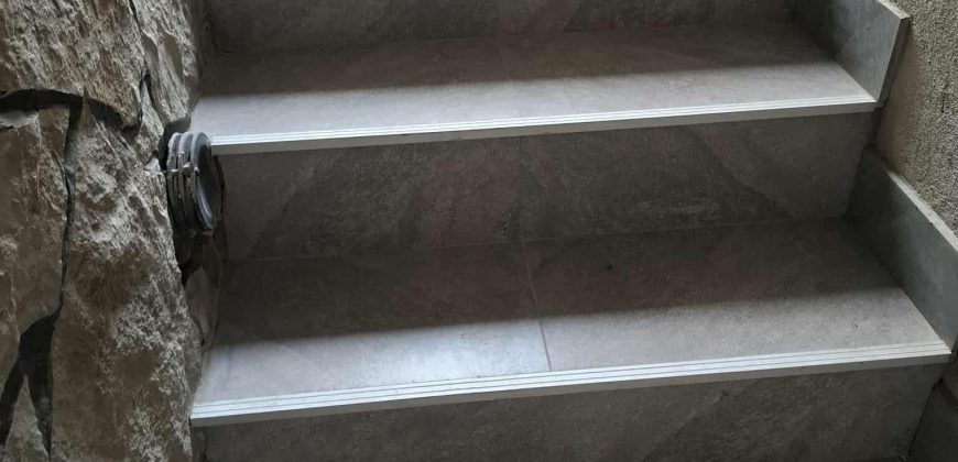 ქირავდება 2 ოთახიანი ბინა საკუთარი სახლის პირველ სართულზე გორში, კვერნაკის დასახლებაში